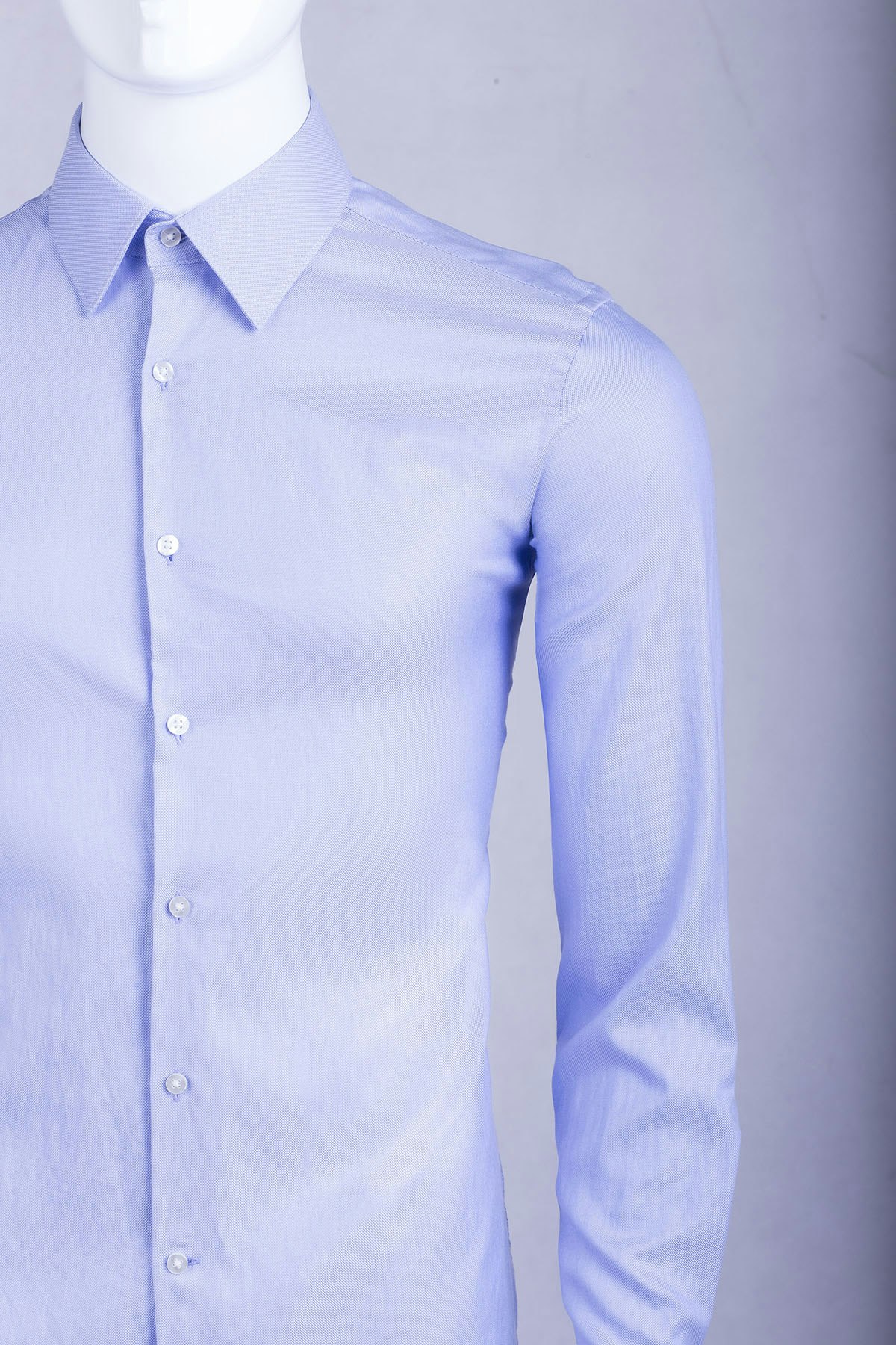 dress-shirt-retouching-crease-removal-after Retouched photo of blue shirt in studio on mannequin, edited to remove wrinkling at shoulders and armpits